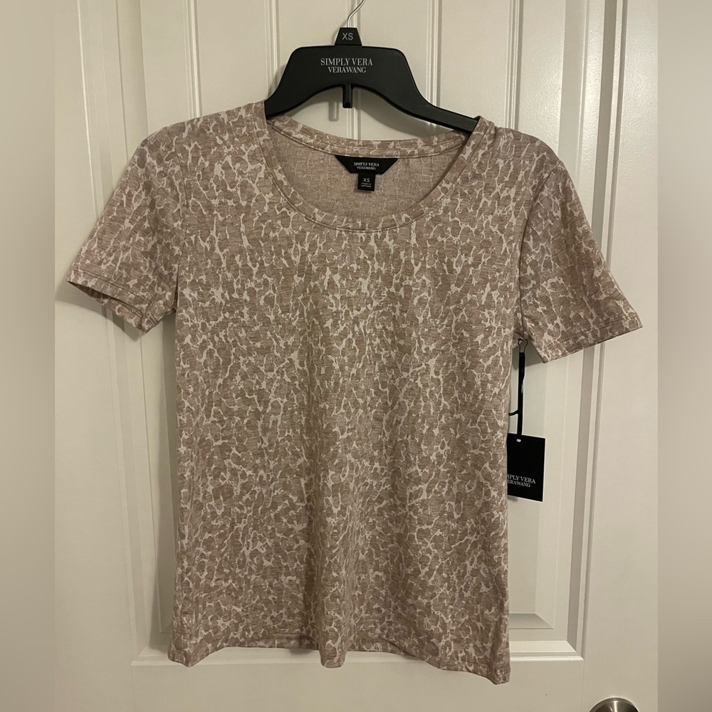 NWT SIMPLY VERA VERAWANG SHORT SLEEVE TEE cream, tan camo/animal allover print